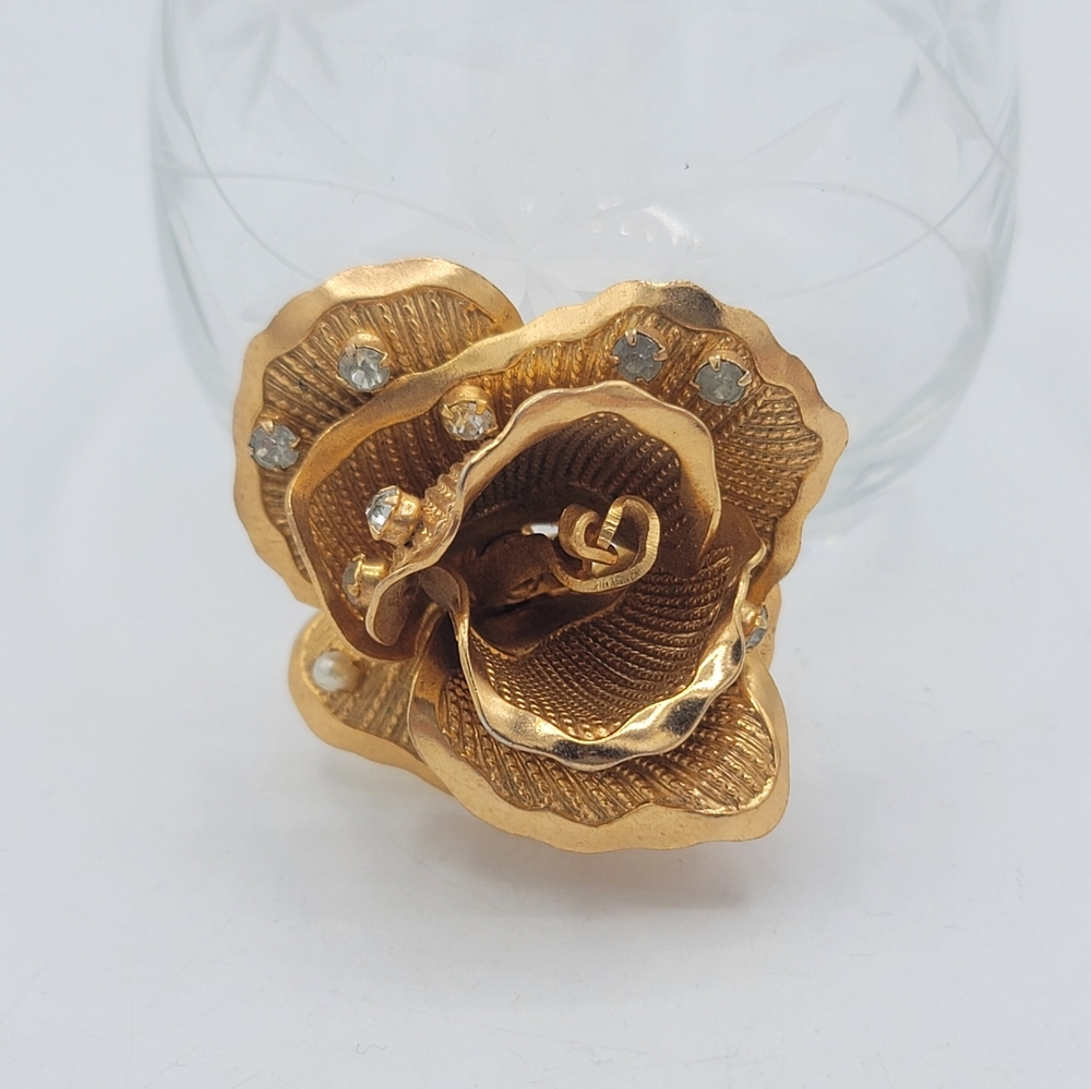 3D Rose Brooch Gold tone w/ Rhinestones & Faux Pearls Midcentury Vintage - Picture 1 of 12
